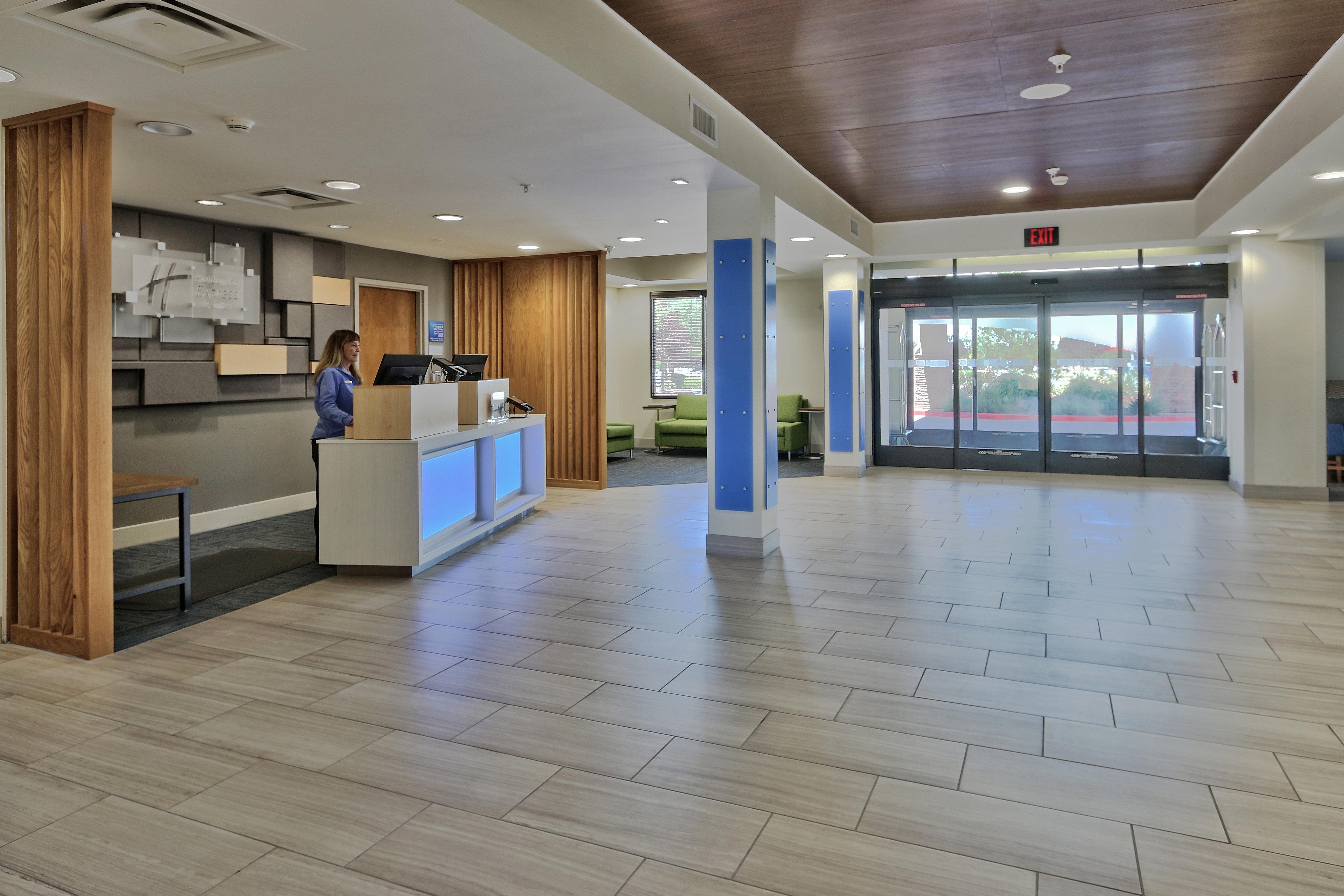 Holiday Inn Express & Suites Albuquerque Historic Old Town By Ihg Exterior foto